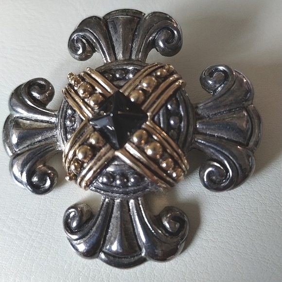 Vintage Two Tone Maltese Cross Crescendo Brooch/ Pin - Picture 4 of 4